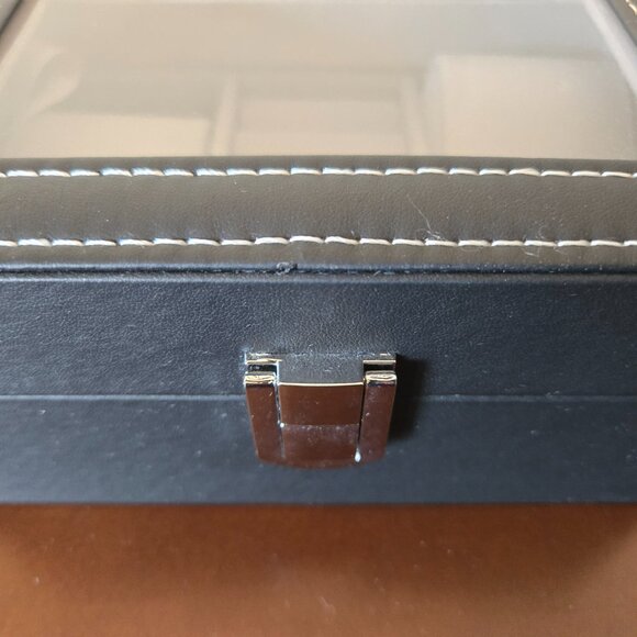 Faux leather jewelery case - Picture 2 of 5